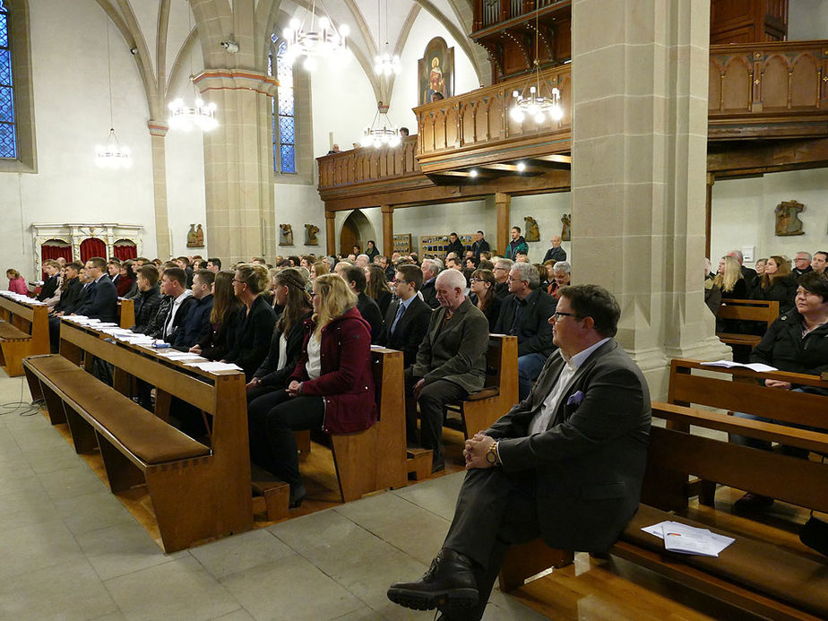 Firmung 2017 in Naumburg (Foto: Karl-Franz Thiede)